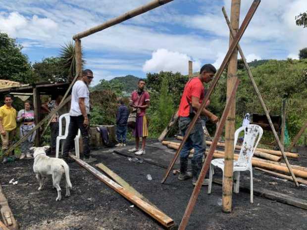 Damnificados de los incendios de ayer en Manizales piden ayuda 