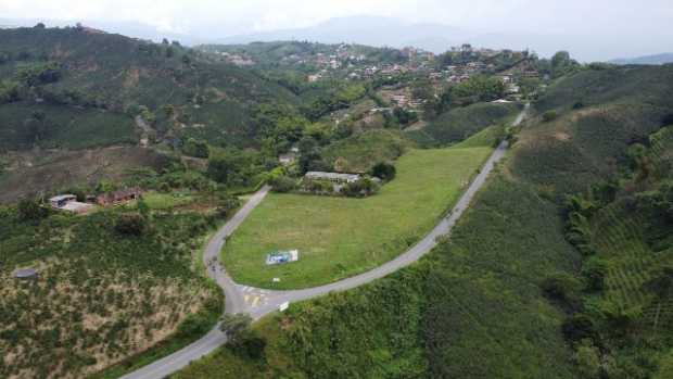 Vía Cartagena-Aerocafé enredada por predios