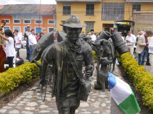  Villamaría homenajea a los arrieros con monumento