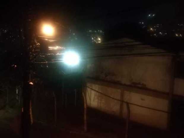 Piden la reubicación de luminarias en Malabar 