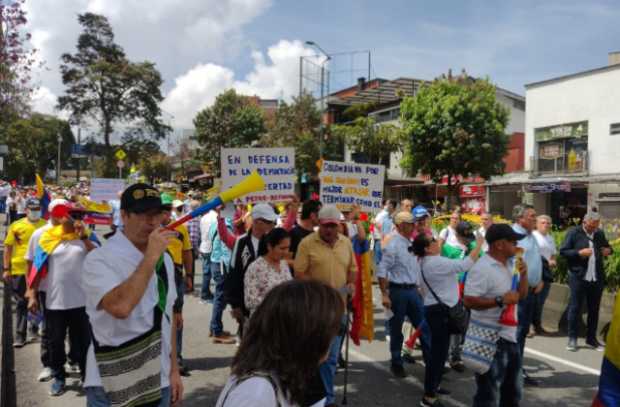 La movilización contra la reforma tributaria partió del sector de El Cable, en Manizales. 