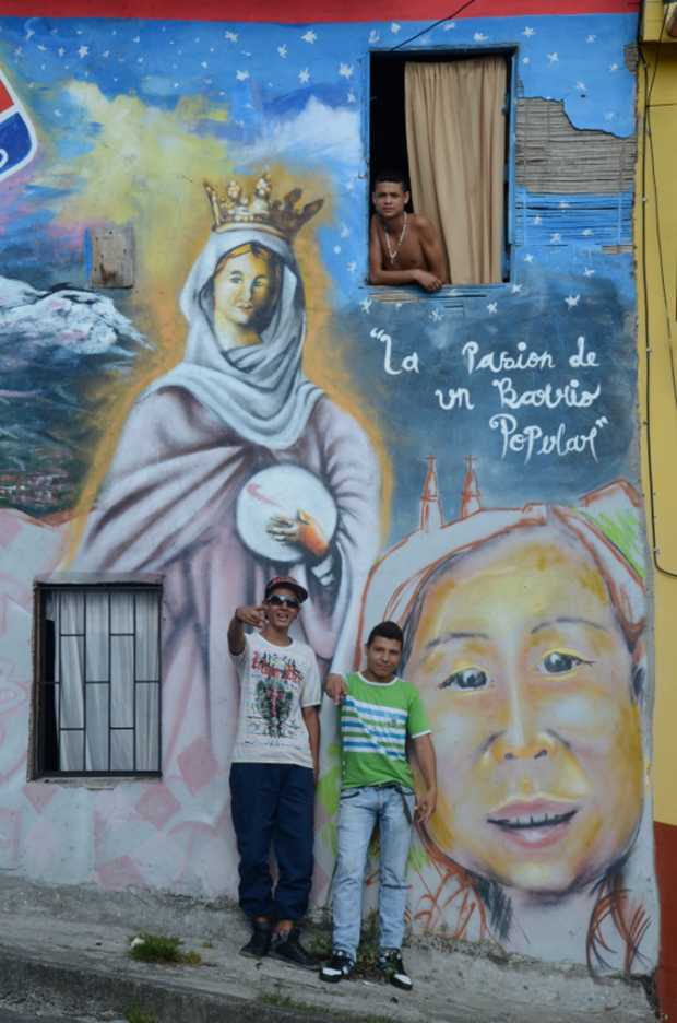 En el barrio El Carmen los jóvenes rechazan la violencia con murales de paz.
