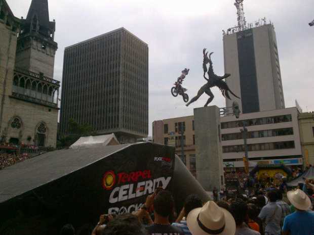 Freestyle Feria de Manizales en plena Plaza de Bolívar