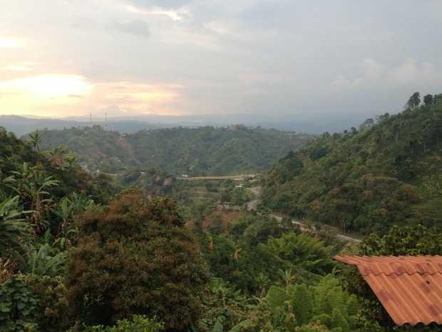 Hermoso atardecer en la autopista Chinchina, Manizales 