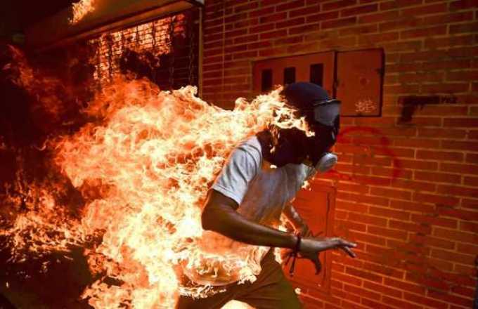 Foto del año. Venezuela Crisis, por Ronaldo Schemidt.