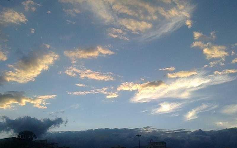 Foto | Julián Fernando Aranzazu | LA PATRIA | Amanecer del 8 de abril, tomada desde el barrio Linares. 