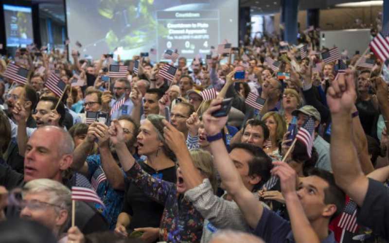  NASA celebra máxima aproximación de New Horizons a Plutón. 