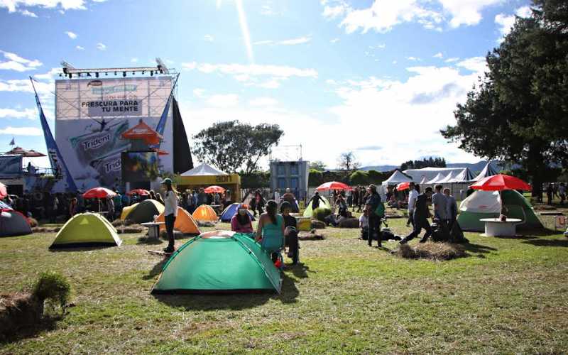 El  Festival  Estéreo  Picnic    se ha caracterizado por sus zonas de camping al frente  y al lado de los escenarios donde se realizan las presentaciones de los artistas. 