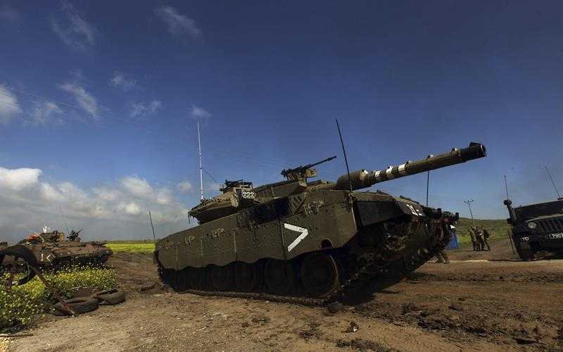 Soldados israelíes realizan unos ejercicios militares en los Altos del Golán en Israel