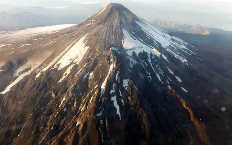 EFE|LA PATRIA| Fotografía cedida por el Servicio Nacional de Geología y Minería Sernageomin del volcán Villarrica. 
