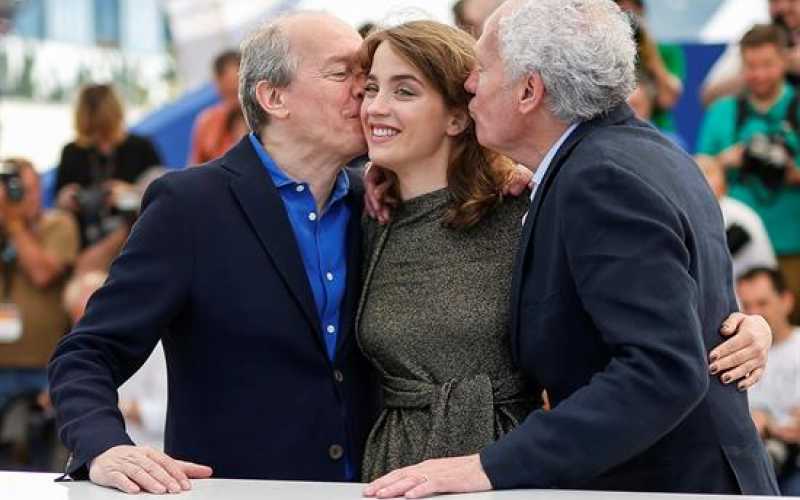 Los directores belgas Jean-Pierre Dardenne (d) y Luc Dardenne (i) posan junto a la actriz francesa Adele Haenel