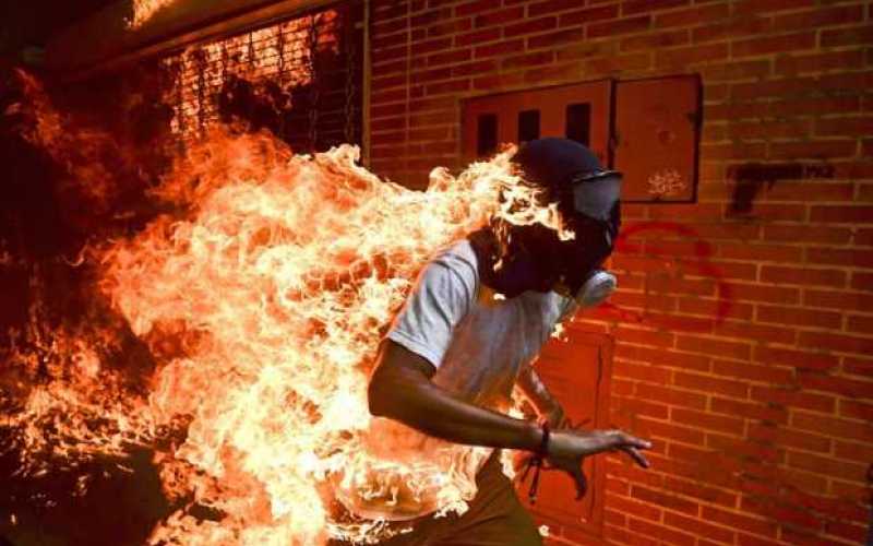 Foto del año. Venezuela Crisis, por Ronaldo Schemidt.