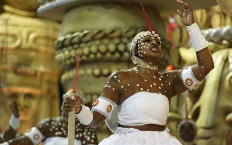 Foto | EFE | LA PATRIA Cierre de desfiles del Carnaval de Río de Janeiro.