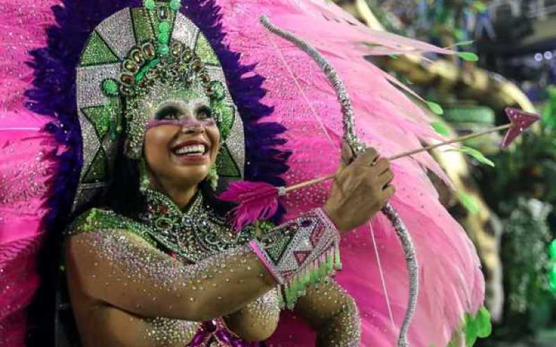 Foto | EFE | LA PATRIA Cierre de desfiles del Carnaval de Río de Janeiro.