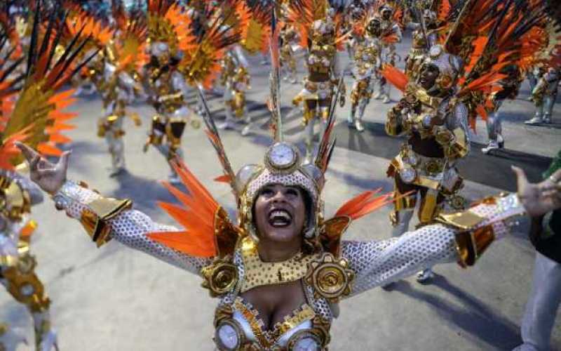 Foto | EFE | LA PATRIA Cierre de desfiles del Carnaval de Río de Janeiro.