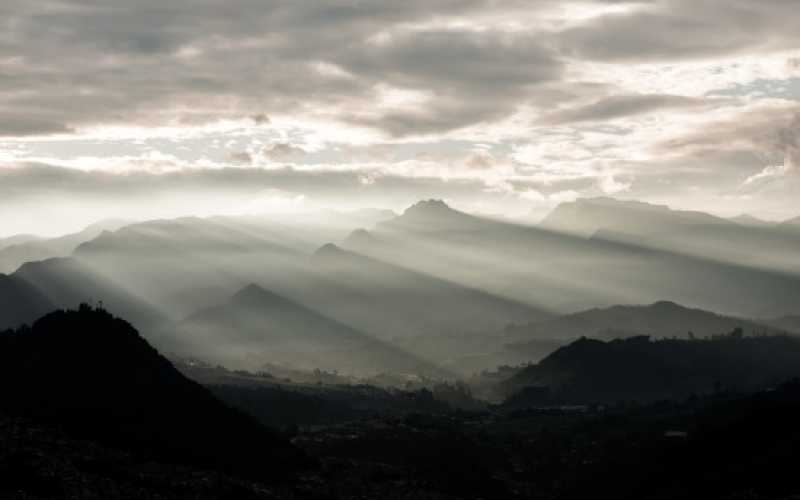 PAISAJES NATURALES: Donde el cielo y la tierra se dividen de Ricardo Quintero Londoño, el segundo puesto.