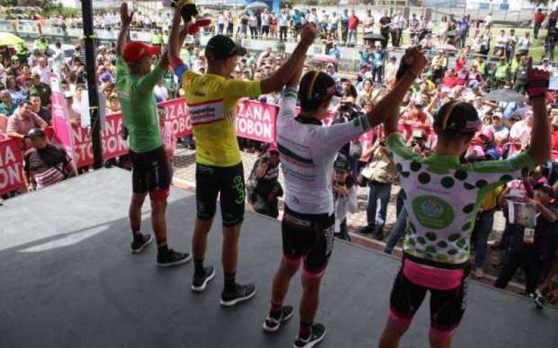 Premiacion etapa vuelta a Colombia