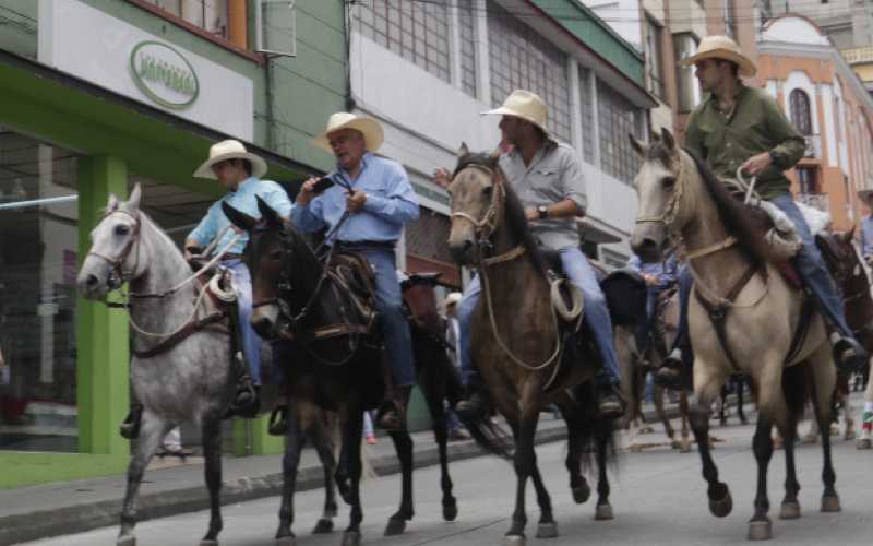 Así fue la cabalgata por los 168 años de Manizales