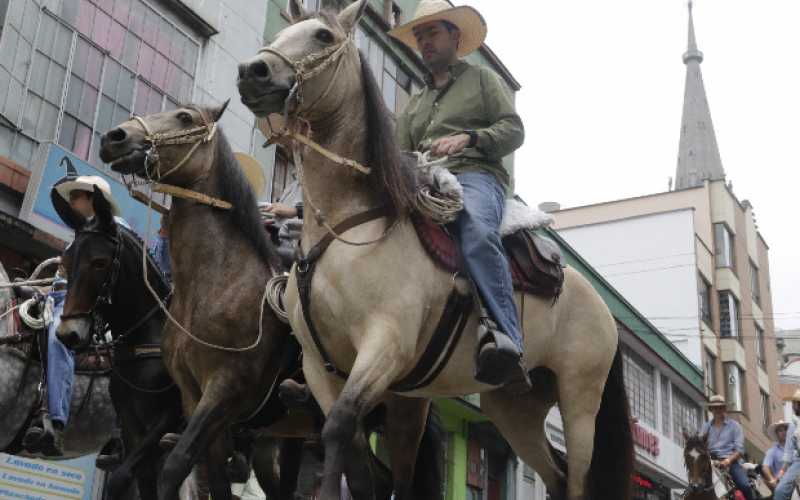 Así fue la cabalgata por los 168 años de Manizales