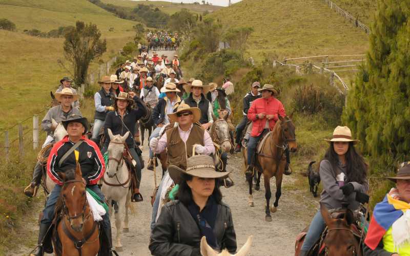Cabalgata por la paz Esperaban arribar a Cerro de Oro cerca de las 5:00 de la tarde.
