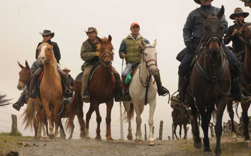 Cabalgata por la paz Algunos se detuvieron para observar el paisaje del sector.