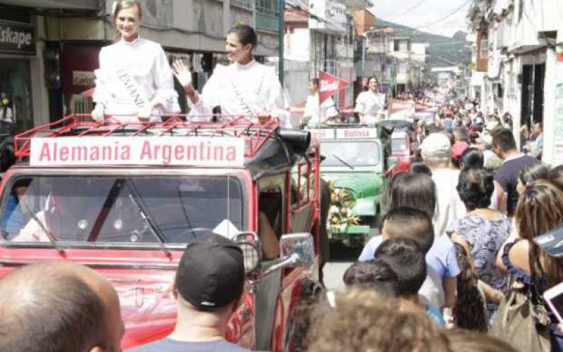 Se pasearon en yip por Chinchiná