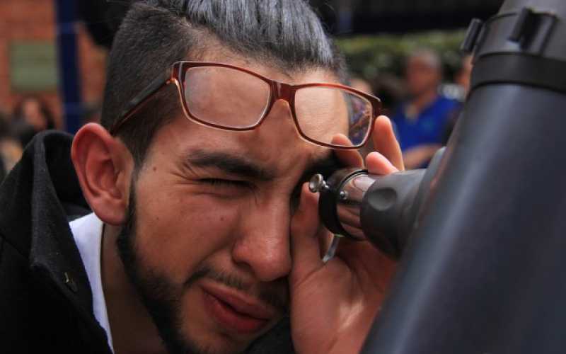 Foto | Colprensa | LA PATRIA aficionados se reúnen en el observatorio de la Universidad Sergio Arboleda