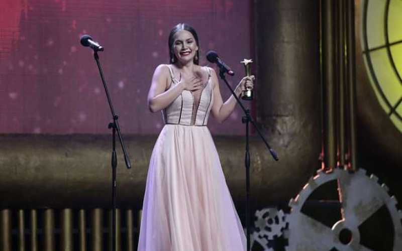  Lina tejeiro, ganadora en la categoría actriz de reparto favorita