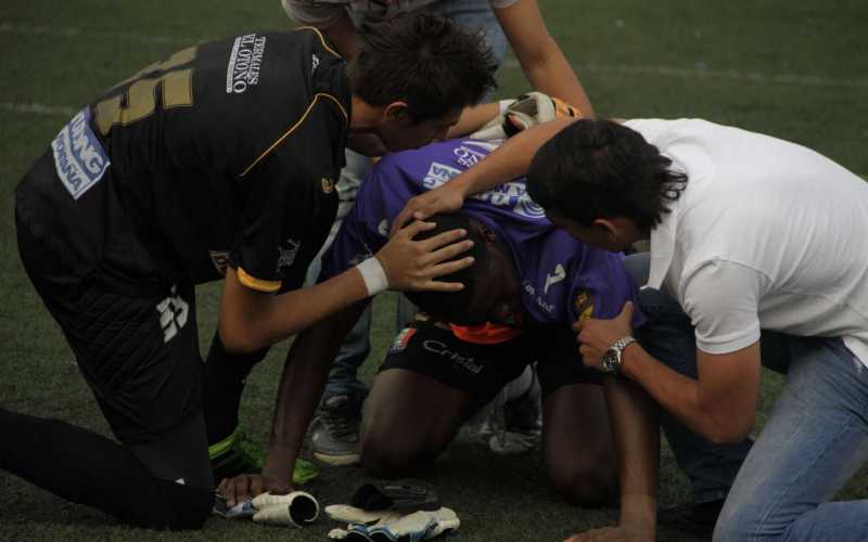 Andrés García, portero del Once Caldas A, inconsolable al finalizar el partido. 