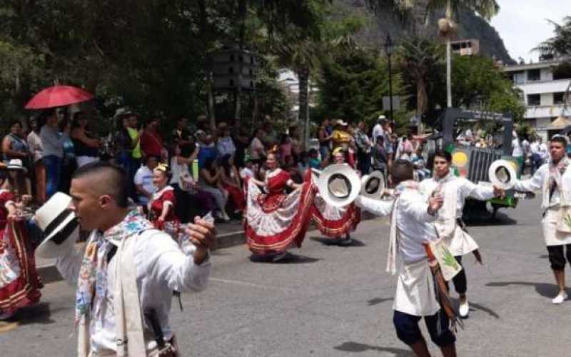 Foto | Diego Hidalgo | LA PATRIA Desfile de bandas estudiantiles en Riosucio.