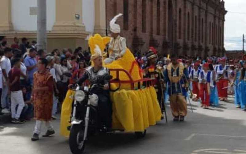 Foto | Diego Hidalgo | LA PATRIA Desfile de bandas estudiantiles en Riosucio.