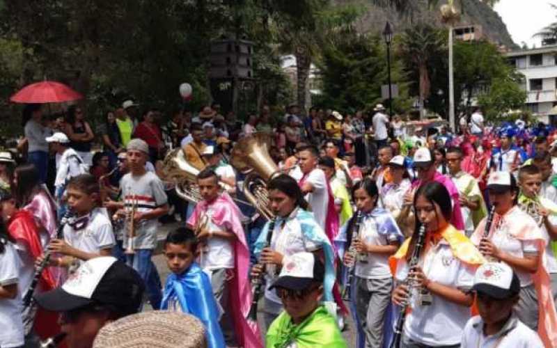 Foto | Diego Hidalgo | LA PATRIA Desfile de bandas estudiantiles en Riosucio.