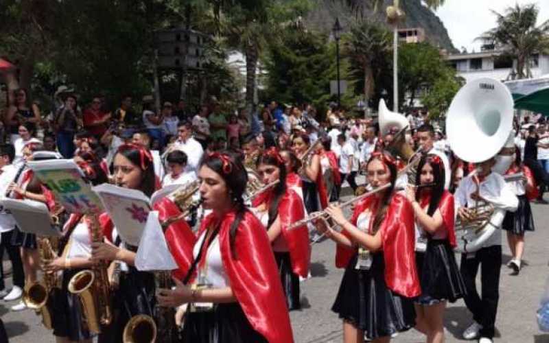 Foto | Diego Hidalgo | LA PATRIA Desfile de bandas estudiantiles en Riosucio.