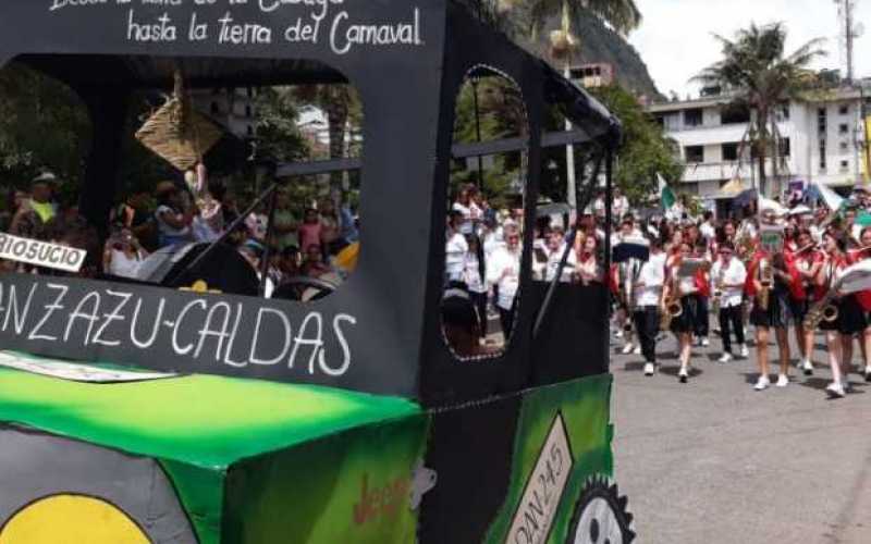 Foto | Diego Hidalgo | LA PATRIA Desfile de bandas estudiantiles en Riosucio.