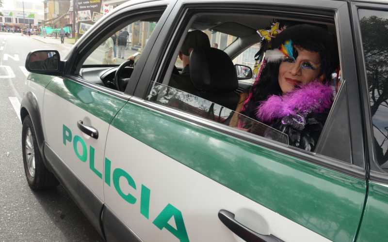 Acompañamiento policial para algunos representantes del desfile 