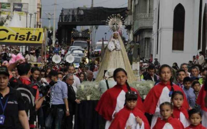 La patrona de los toreros se engalanó para su paso solemne