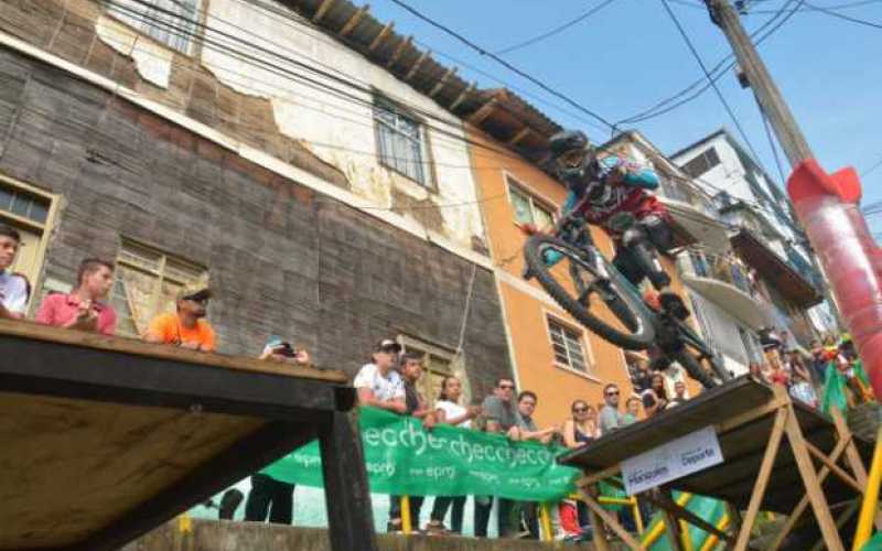 Así se vivió el Down hill urbano de la Feria 