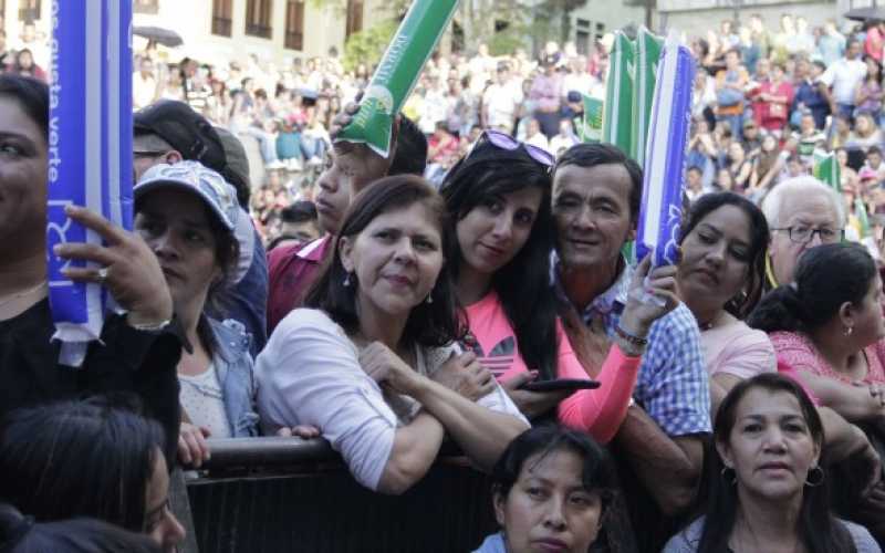 Cantaron, disfrutaron y recibieron Agüita pa’ mi gente con el Show de las Estrellas en Manizales