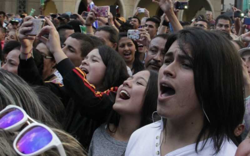 Cantaron, disfrutaron y recibieron Agüita pa’ mi gente con el Show de las Estrellas en Manizales