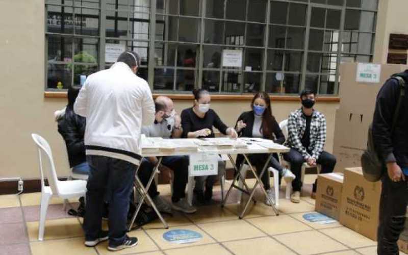 Foto | Darío Augusto Cardona | LA PATRIA Puesto de votación Edificio de la Licorera.