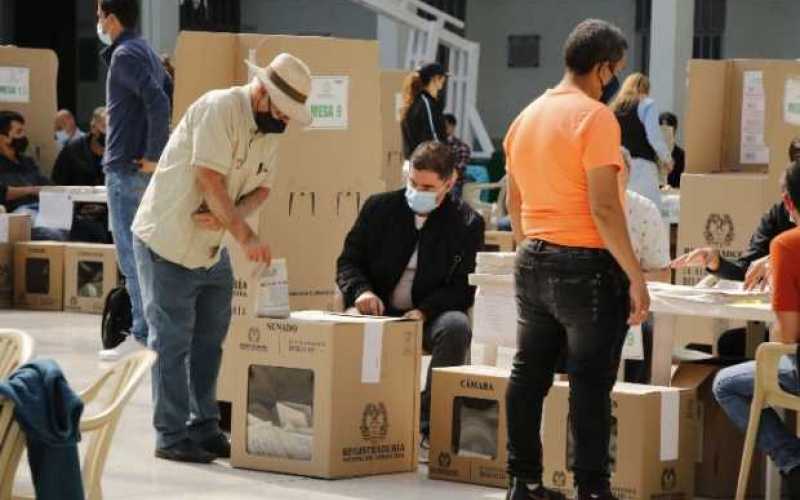 Foto | Darío Augusto Cardona | LA PATRIA Puesto de votación Colseñora.