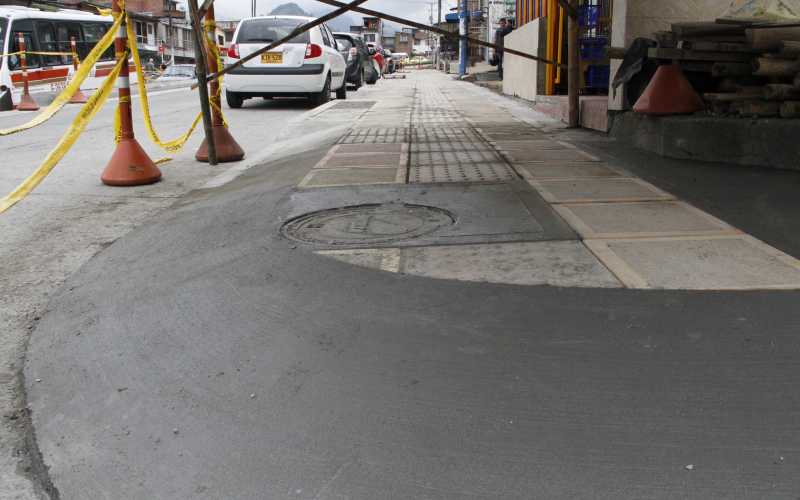 Realizan obras desde la calle 103 hasta la 98. Tramo 1  Carrera 35 entre calles 103 a 102  Contratista: ingeniera Ángela García Montes  Estado: Falta instalar luminarias y un cruce en la vía.  92%