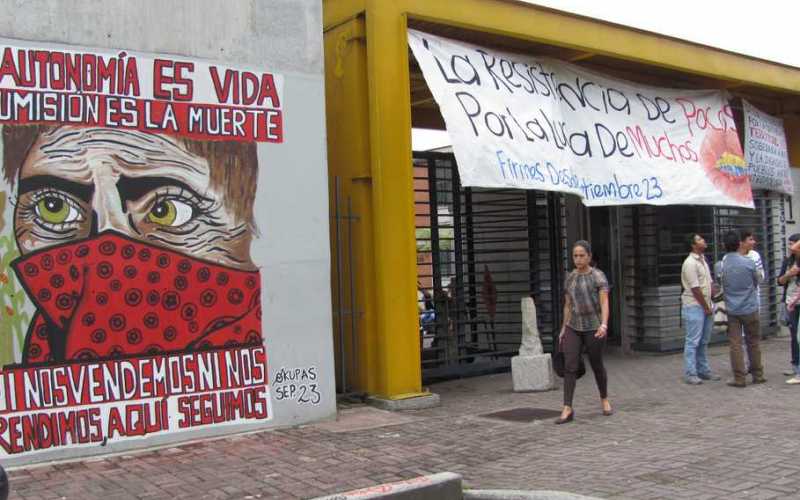 Fotos | Alexandra Serna | LA PATRIA | Los Okupas, así se hacen llamar los estudiantes que duermen desde el pasado 23 de septiembre en la sede Central de la Universidad. 