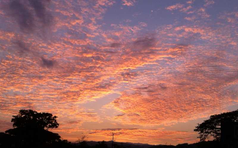 Foto | Natalia González | LA PATRIA | Atardecer del sábado 29 de marzo desde Confamiliares de Santágueda.