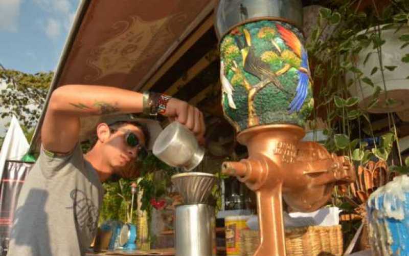 Foto | Freddy Arango|Arango | LA PATRIA El Balconcito Colombiano vende agua panela de mi tierra y café de exportación 