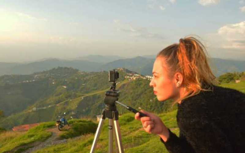 Foto | Freddy Arango|Arango | LA PATRIA Natalia Villada realiza un timelapse.