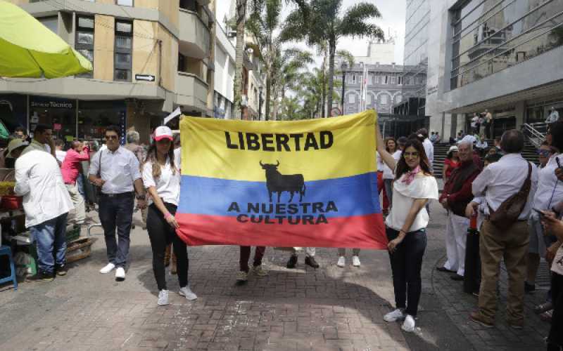 Los taurinos marcharon en el Paseíllo de la Libertad 