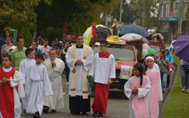 Desde Chipre hasta El Carmen las caravanas le rindieron homenaje a la virgen. 