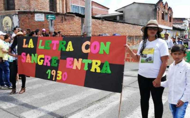 Foto | Miguel Alguero | LA PATRIA Desfile por el bicentenario de Riosucio.