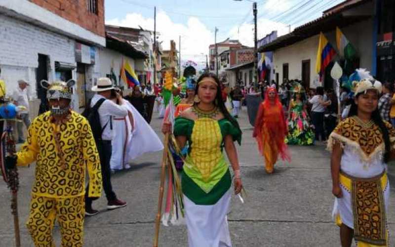 Foto | Miguel Alguero | LA PATRIA Desfile por el bicentenario de Riosucio.